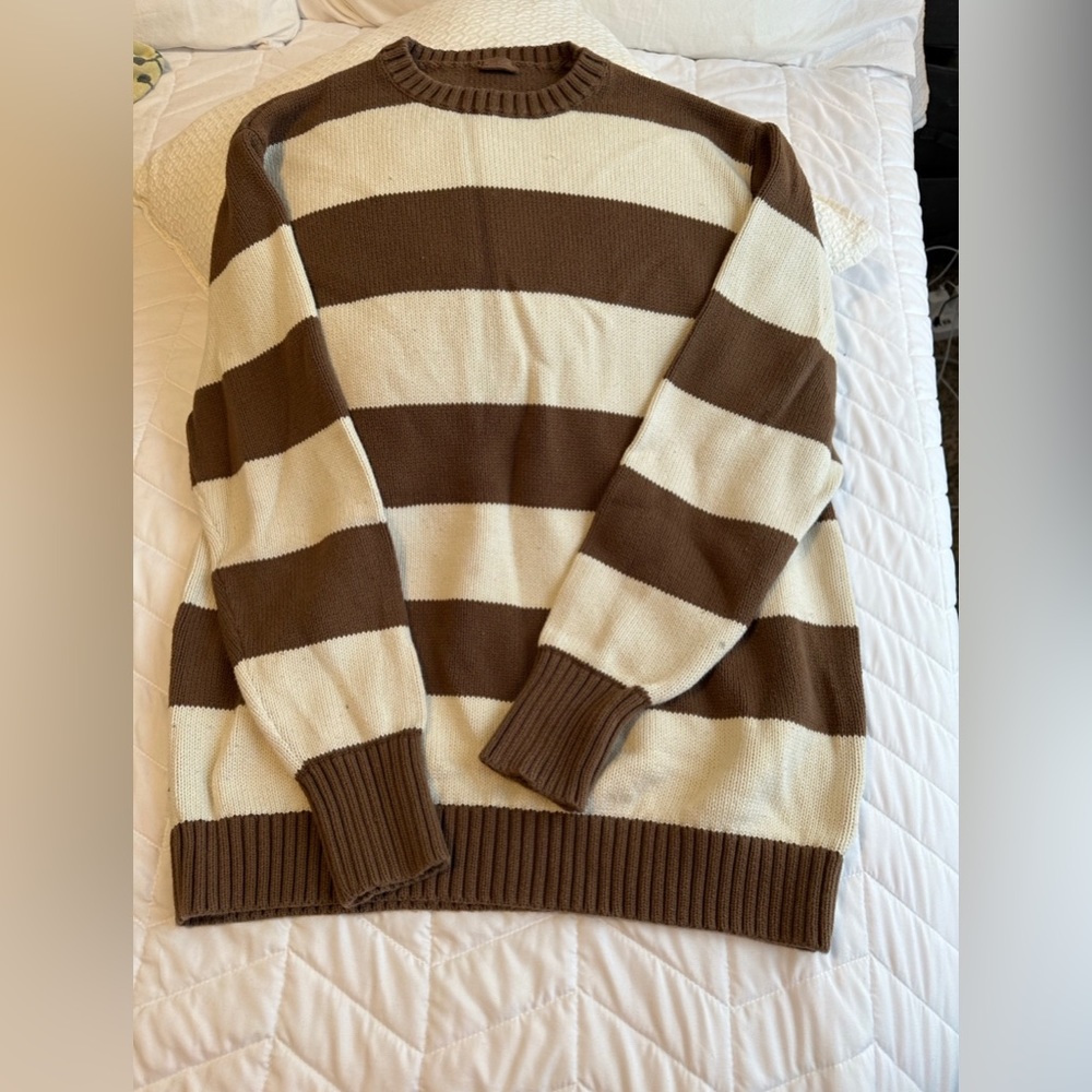 Pacific sunwear sweater